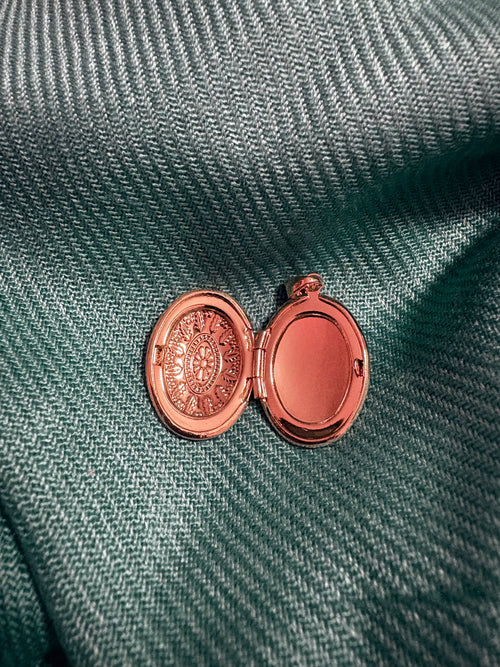 Oval locket